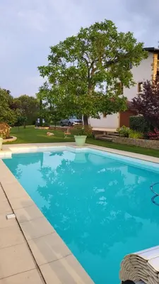 Piscine de l'établissement Gite La Cabiotte Nature et Spa ou située à proximité