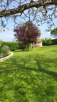 Jardin de l'établissement Gite La Cabiotte Nature et Spa