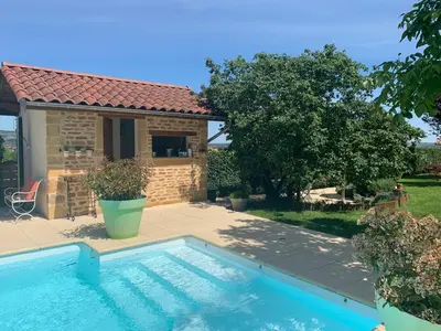 Piscine de l'établissement Gite La Cabiotte Nature et Spa ou située à proximité