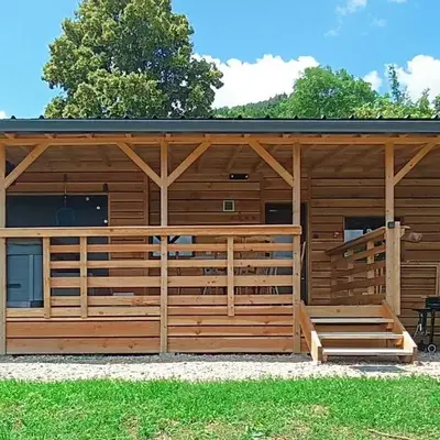 Mobil-home isolé avec jacuzzi - la Cubanière