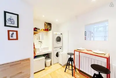 Télévision ou salle de divertissement dans l'établissement Le charme au cœur du Vieux Lyon AIL