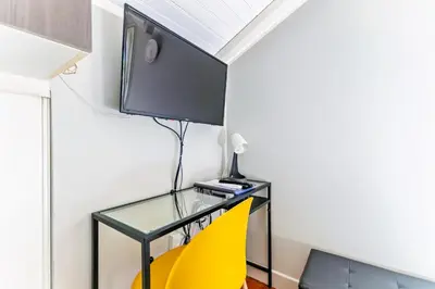 Télévision ou salle de divertissement dans l'établissement Charmant studio cosy climatisé et parking securisé à proximité du centre ville de lyon