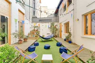 Jardin de l'établissement SLO Hostel Lyon Saxe