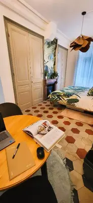 Coin salon dans l'établissement Studio de charme au cœur de Lyon