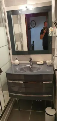Salle de bains dans l'établissement Le sud de St Just d'Avray