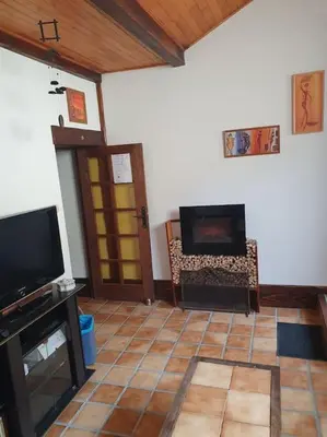 Télévision ou salle de divertissement dans l'établissement Le sud de St Just d'Avray