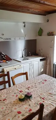Cuisine ou kitchenette dans l'établissement Le sud de St Just d'Avray