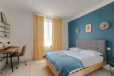 Un ou plusieurs lits dans un hébergement de l'établissement Design et Convivial avec parking gratuit