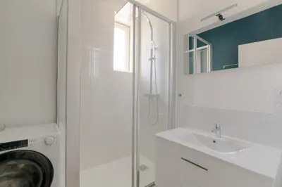 Salle de bains dans l'établissement Design et Convivial avec parking gratuit