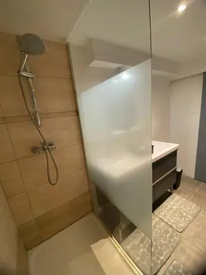 Salle de bains dans l'établissement Le jardin suspendu