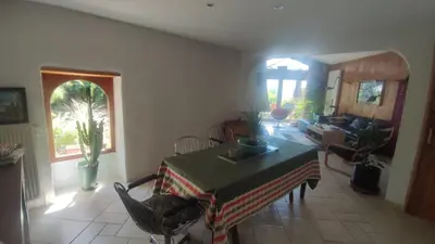 Coin salon dans l'établissement Maison de campagne vue panoramique