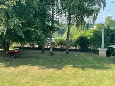 Jardin de l'établissement L EGLANTINE des bords de SAONE