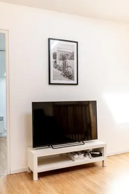 Télévision ou salle de divertissement dans l'établissement KASA DUPLEX - Climatisation - Balcon - Parking Privé