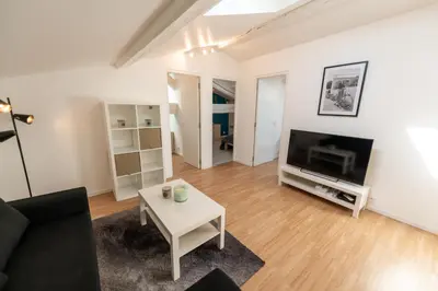 Télévision ou salle de divertissement dans l'établissement KASA DUPLEX - Climatisation - Balcon - Parking Privé