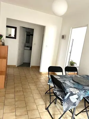 Plan de l'établissement Appartement de 80m2 aux portes de Lyon avec ascenseur, balcon, parking