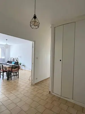 Plan de l'établissement Appartement de 80m2 aux portes de Lyon avec ascenseur, balcon, parking