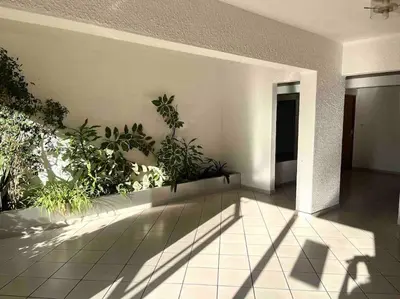 Plan de l'établissement Appartement de 80m2 aux portes de Lyon avec ascenseur, balcon, parking