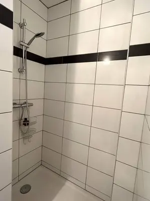 Salle de bains dans l'établissement Appartement de 80m2 aux portes de Lyon avec ascenseur, balcon, parking