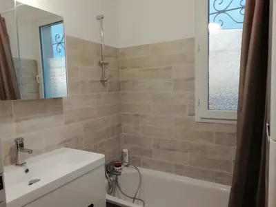 Salle de bains dans l'établissement Les chambres de Maréchal - 4 chb à louer