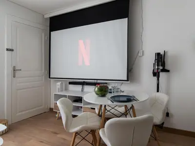 Télévision ou salle de divertissement dans l'établissement La Petite Parenthèse Vienna Authentica
