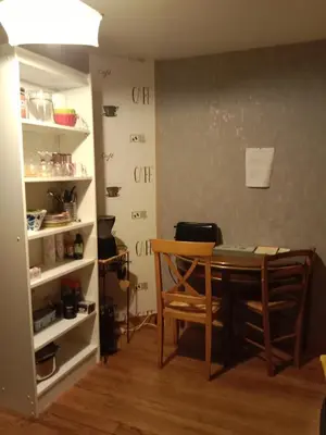 Bibliothèque dans l'appartement