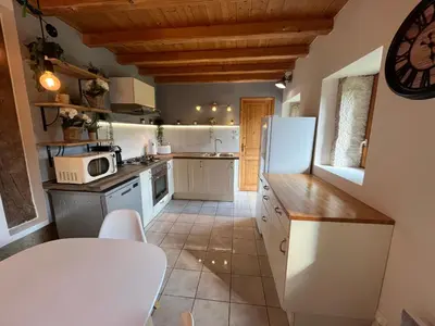 Cuisine ou kitchenette dans l'établissement La maison des commis