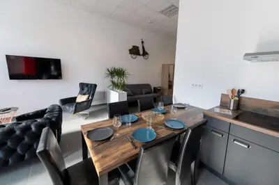 Cuisine ou kitchenette dans l'établissement LOFT LA MINE D'OR - Parking gratuit et privé - Wifi - Tout équipé - Machine à laver