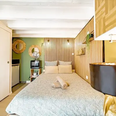 Warm and well-appointed studio Foch Masséna district