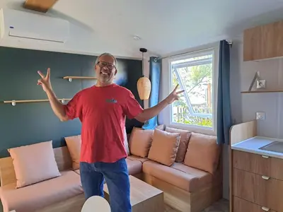 Coin salon dans l'établissement Mobile-home dans camping 4 étoiles