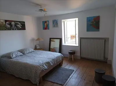 Un ou plusieurs lits dans un hébergement de l'établissement Charmante maison au coeur du Beaujolais