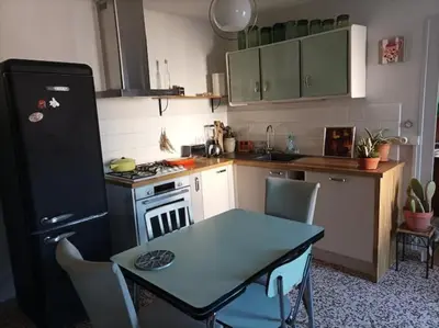 Cuisine ou kitchenette dans l'établissement Charmante maison au coeur du Beaujolais