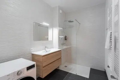 Salle de bains dans l'établissement Le Conflu Home - En plein cœur de la Confluence
