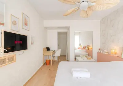 Un ou plusieurs lits dans un hébergement de l'établissement LOUISE - Studio de qualité et très cozy