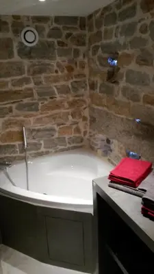 Salle de bains dans l'établissement La Nuit Saint Georges