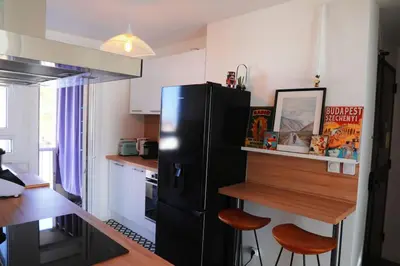 Cuisine ou kitchenette dans l'établissement T3 Lyon 8 parc parilly-Eurexpo -9min en voiture-garage privé