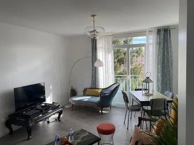 Télévision ou salle de divertissement dans l'établissement T3 Lyon 8 parc parilly-Eurexpo -9min en voiture-garage privé