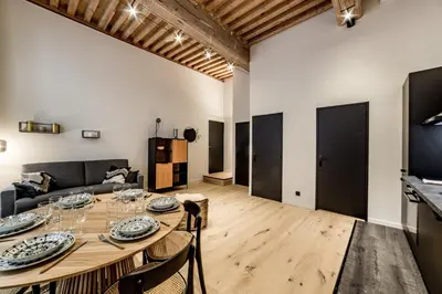 Coin salon dans l'établissement AllinLyon | Exceptionnel et paisible suite Moulin