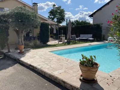 Piscine de l'établissement Villa individuelle - CHASSIEU ou située à proximité