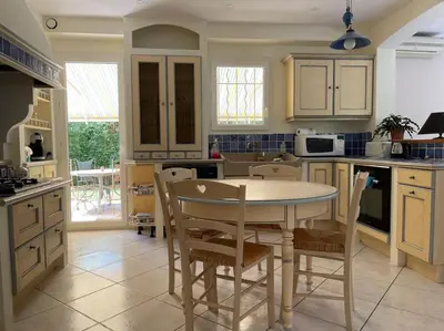 Cuisine ou kitchenette dans l'établissement Villa individuelle - CHASSIEU