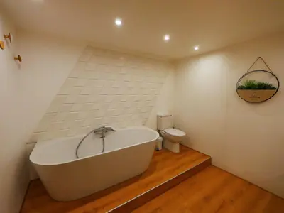 Salle de bains dans l'établissement Gite de la Source-maison climatisée