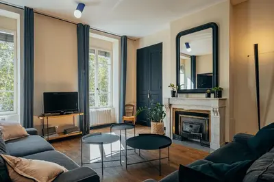 Télévision ou salle de divertissement dans l'établissement Superbe appartement lyonnais, vue sur Saône