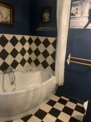 Salle de bains dans l'établissement Maison complète 