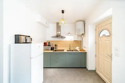 Cuisine ou kitchenette dans l'établissement Les Amandiers 4 pers- Oullins centre-Lyon