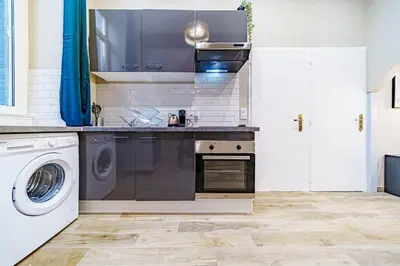 Cuisine ou kitchenette dans l'établissement Le loft Montesquieu spacieux 6 pers Saxe Gambetta
