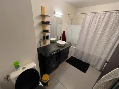 Salle de bains dans l'établissement T1/ terrasse /proche centre Lyon