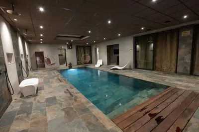Piscine de l'établissement CARACALLA PRIVE - Chambres d'hôtes avec Piscine, Jaccuzi et Hammam privatifs ou située à proximité