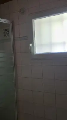 Salle de bains dans l'établissement Chez Lofred 2