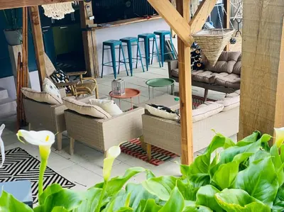 Coin salon dans l'établissement Domaine une HALTE