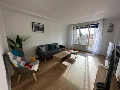 Télévision ou salle de divertissement dans l'établissement Appartement 3 chambres - Proche metro