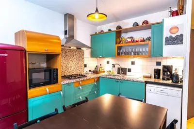 Cuisine ou kitchenette dans l'établissement T4 spécial groupe